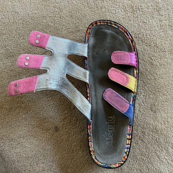 Algeria.sandals tri adjustable straps wavy colorful pattern. Sz 9.5 to 10 - Picture 7 of 7